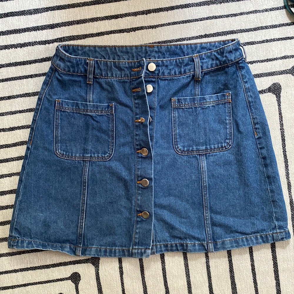 Retro-style, High-waisted Jean skirt